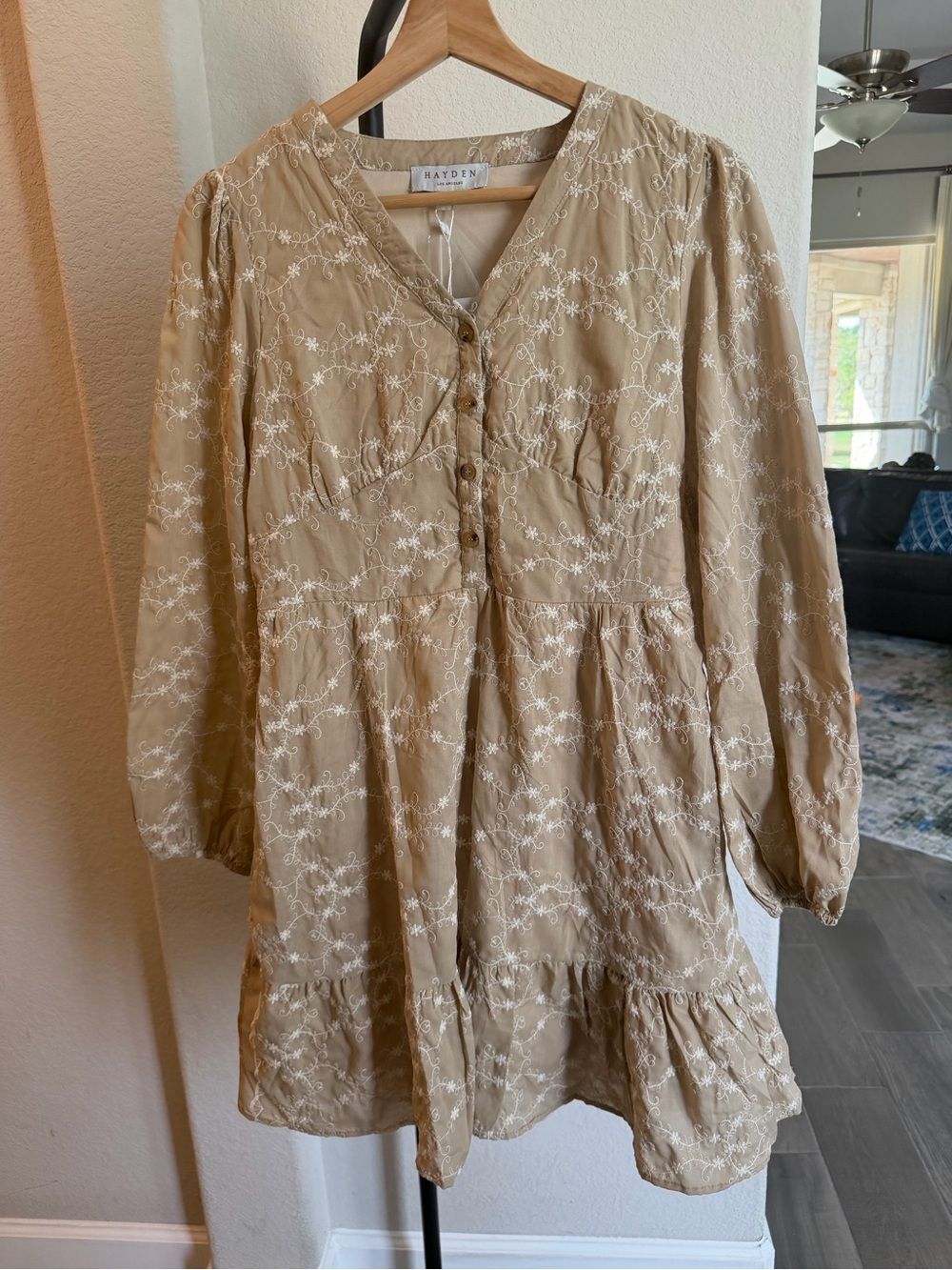 NWT Hayden LA Floral Embroidered Button Front Mini Dress Beige Cream Small